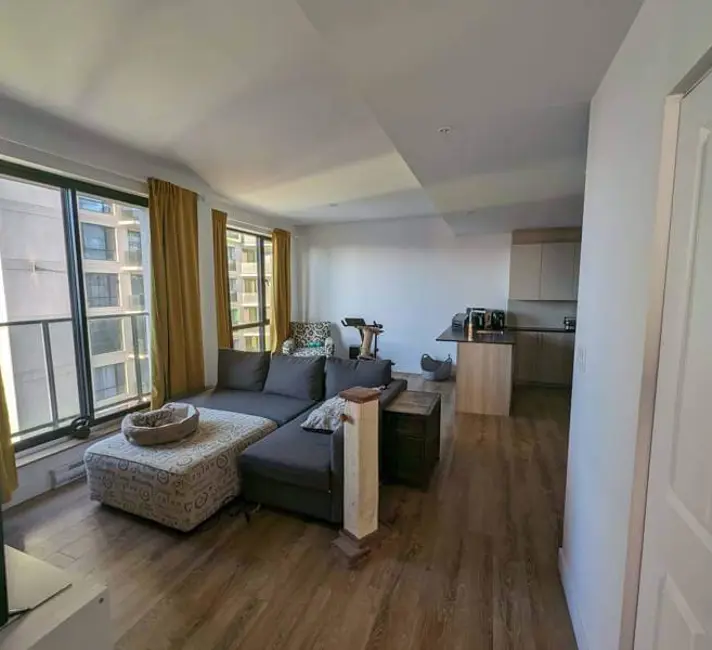 Montreal, Canada 1 bed · 1 workspace · 440 Mbps WiFi