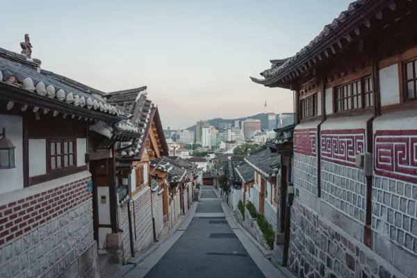 Home Swap Seoul - Life Between Palaces and Markets
