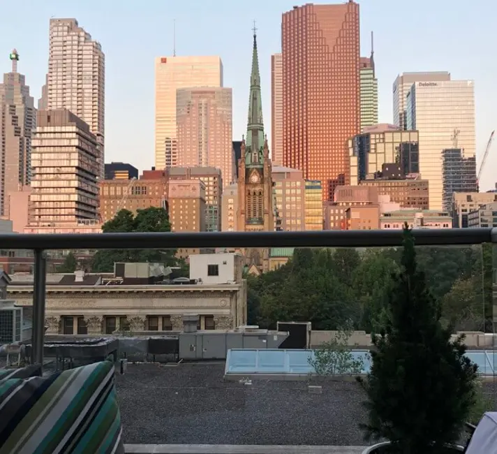 Toronto, ON, Canada 1 bed · 1 workspace · 267 Mbps WiFi